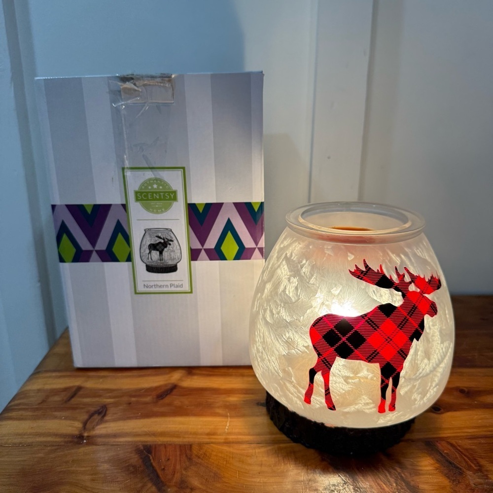 Scentsy Northern Plaid Moose Wax Warmer